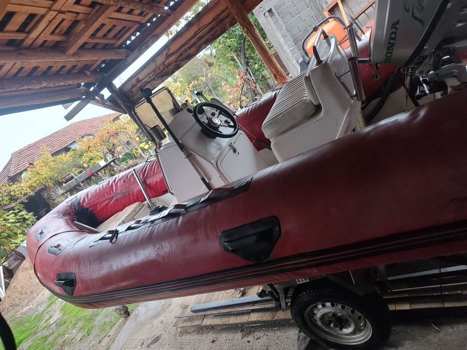 Лодка риб/RIB 5м. с колесар