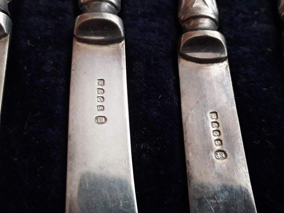 Vechi set cutite din argint