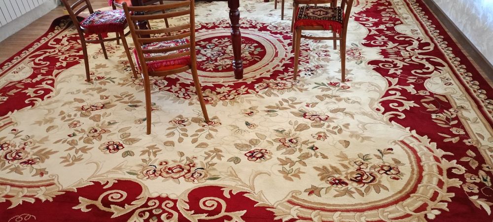 Ковëр красный, состоянте отличное