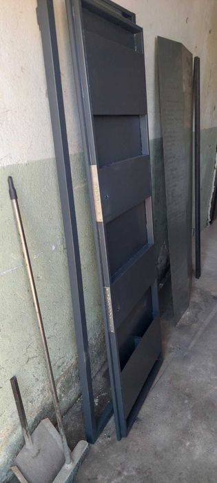Метални врати за мазета с размери по поръчка