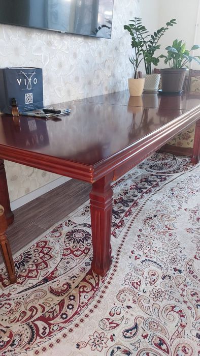 Продам б/у гостинный стол