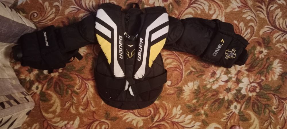 Bauer нагрудник вратарский