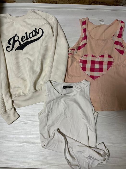 На девушку пакет