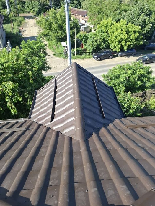 Expertiză în montaj țiglă metalică, reparații și renovări. Protejăm investitia ta cu profesionalism și termene exacte.