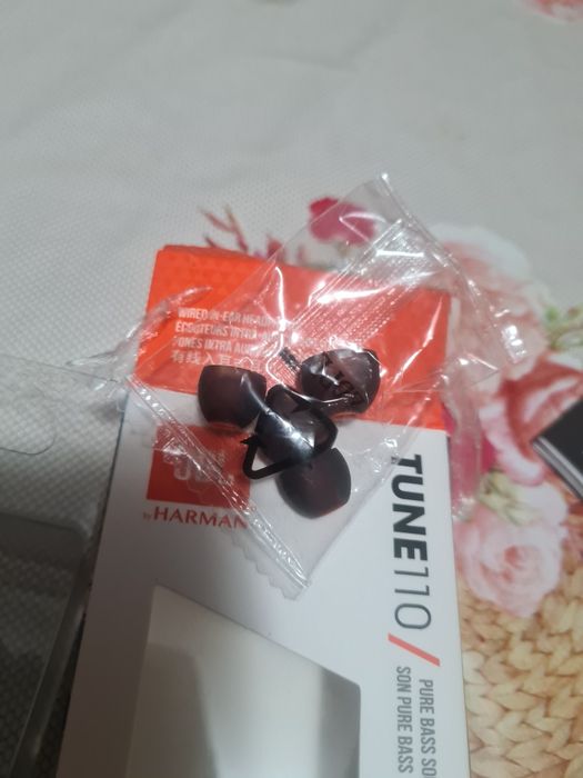 Casti cu fir JBL noi în cutie la 75 lei Timișoara