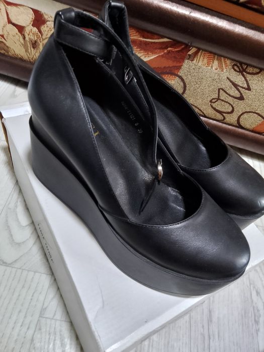 Продам обувь новую 39 размер