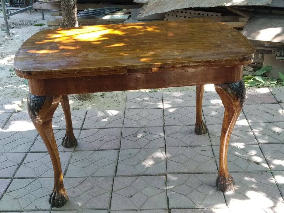 Антикварный овальный  стол.