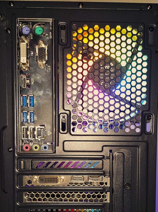 Компютър за игри/AMD Ryzen 5 3600/RTX 2060 Super 8GB/16GB RAM/SSD