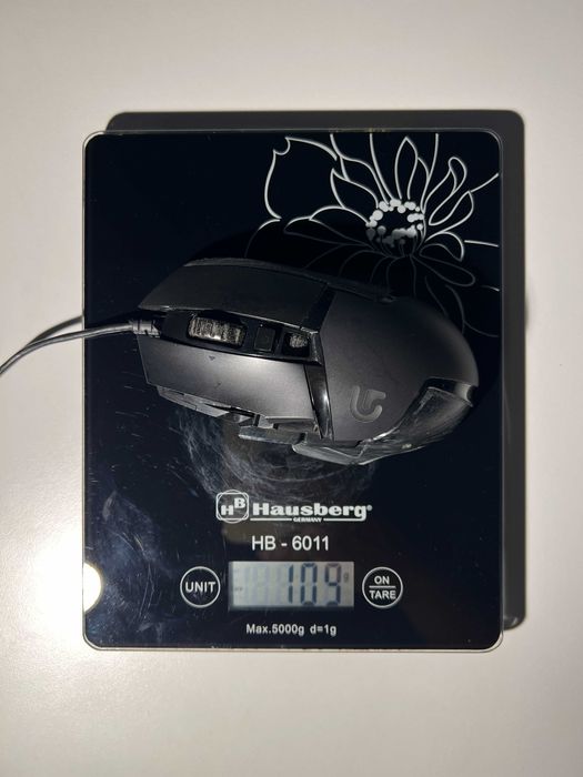 Mouse Logitech G502 modificat si webcam-uri Logitech si Trust
