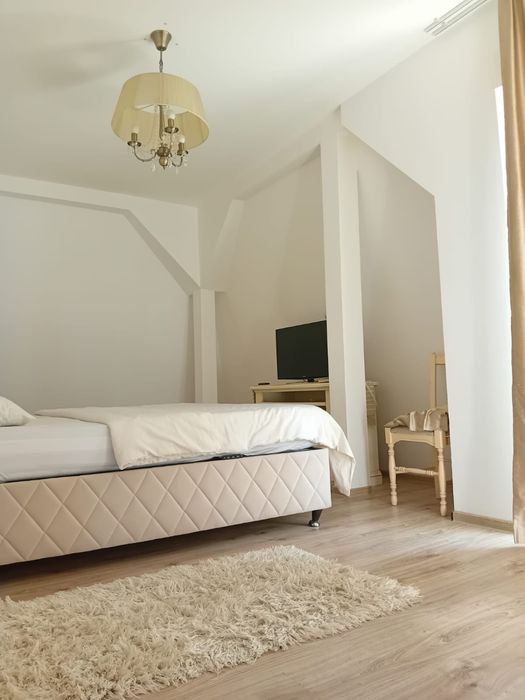 Închiriez Apartament cu 3 camere, 3 băi, 4 balcoane + parcare | Calea Torontalului