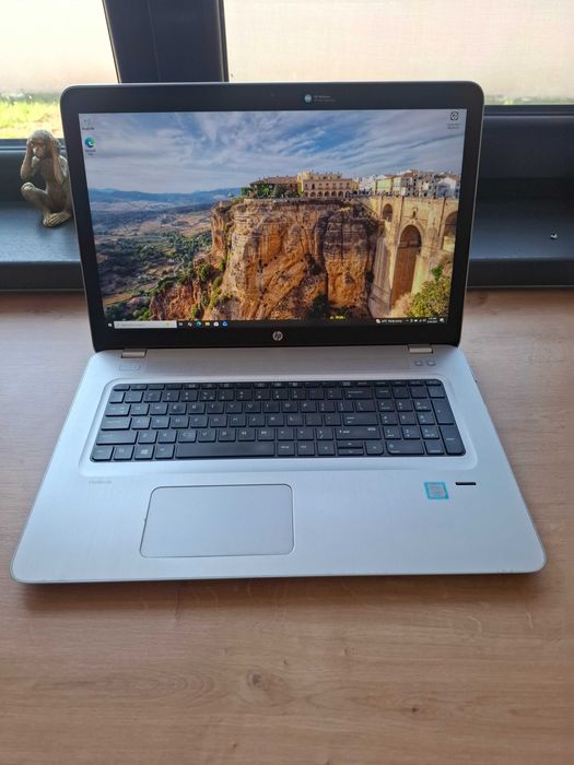 Laptop Hp gaming i7gen7, video dedicat ecran mare