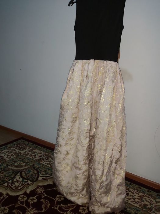 Нарядное платье очень красивое и удобное