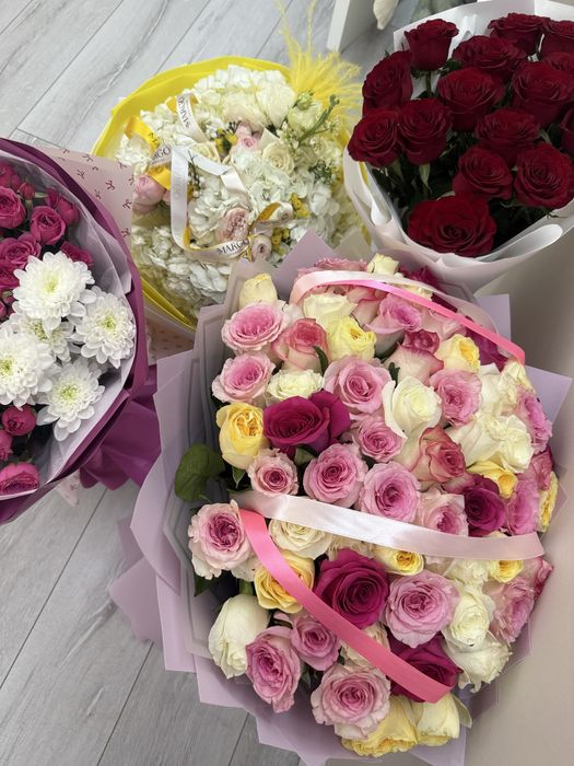Букет Цветов розы и разные