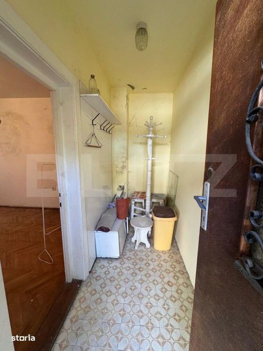 Casa spatioasa cu 6 camere, teren 700 mp, garaj si terasa
