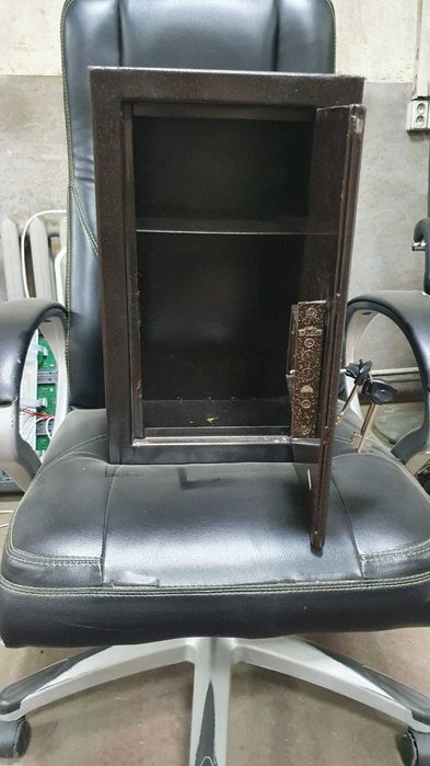 Продам советский железный сейф