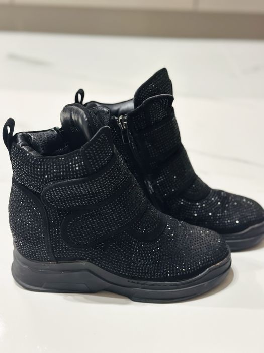Moonstone боти / маратонки на ниска платформа с камъни Zara