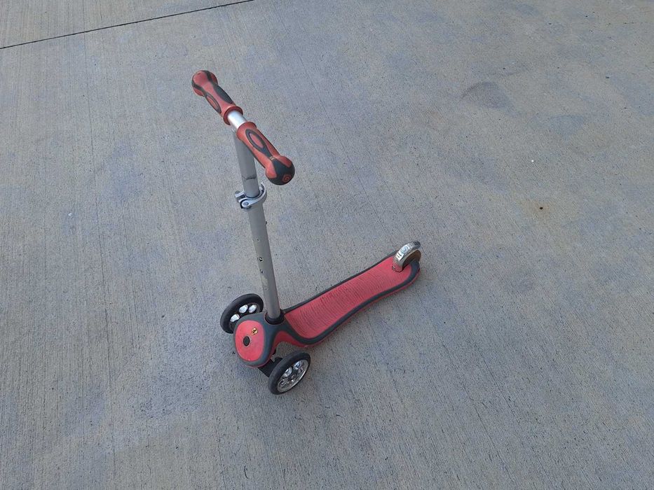 Детска тротинетка Globber Ferrari