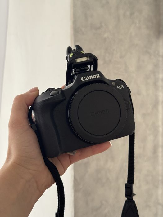 Камера canon eos r100