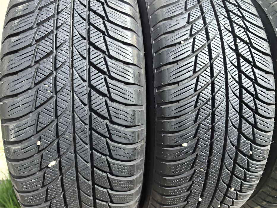 225/55/17 Бриджстоун ДОТ 2018 г - Рън Флат / като нови