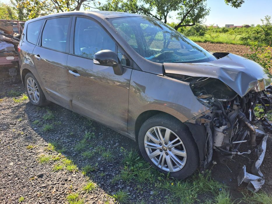 Dezmembrez Renault Scenic 1.5 DCI 110 cai automat