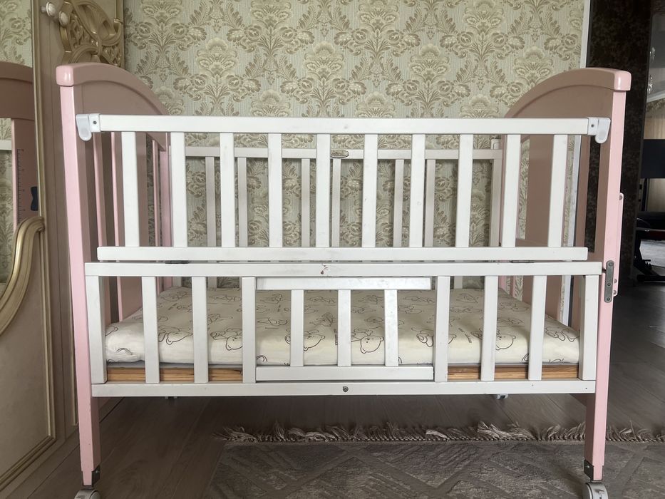 Продам кроватку, для девочки
