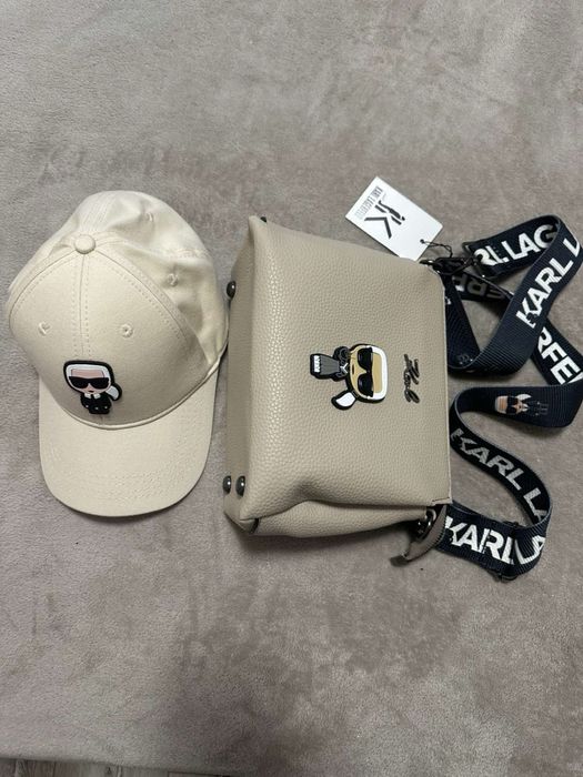 Шапка с козирка  Calvin Klein