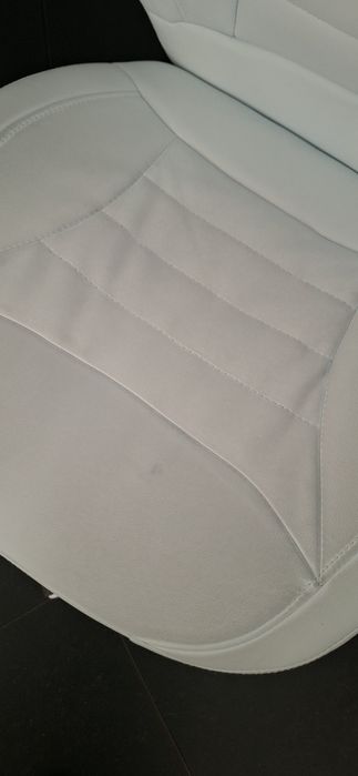 Бял стол за офиса или за дома