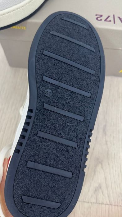 Продам кроссовки