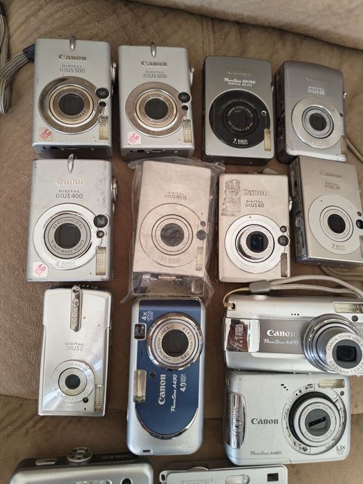 Aparat foto video CANON,compactă ,de colectie.