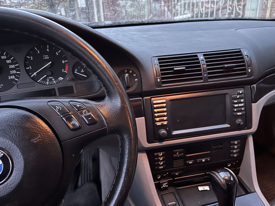 Продавам BMW 528. E39