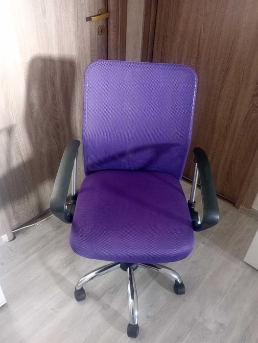 Scaun de birou rotativ