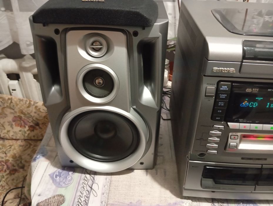 Ретро уредба Aiwa XR H33MD  работи отлично