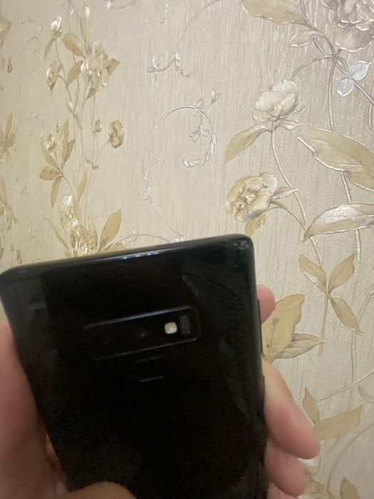 Продам Note 9.