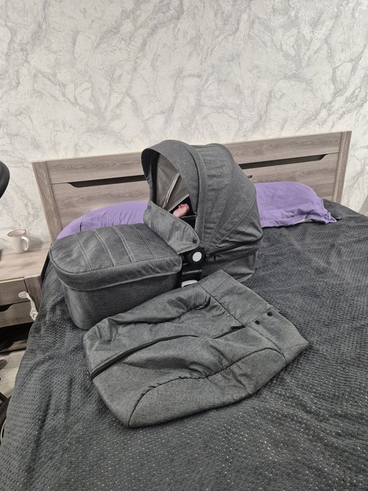 Продам детскую коляску 2 блока