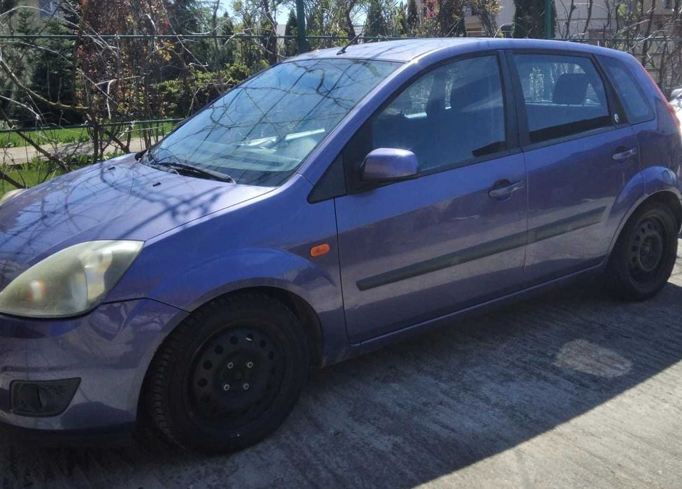 Ford Fiesta 1.6 TDCI  224000 KM reali  1400 EUR negociagil  -stare buna ,consum foarte mic .