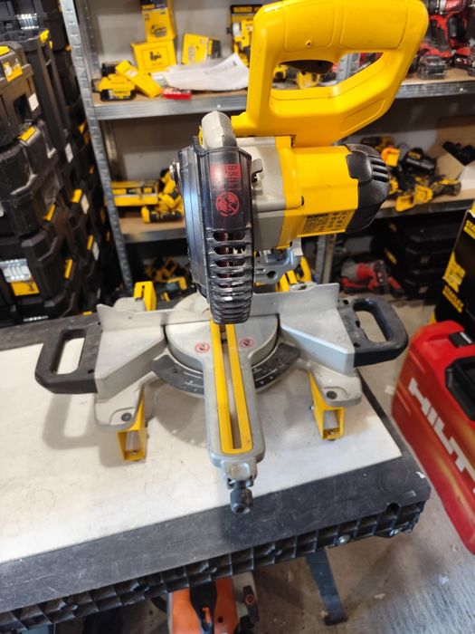 Акумулаторен настолен циркуляр пендула Девалт DeWALT DCS365 18V