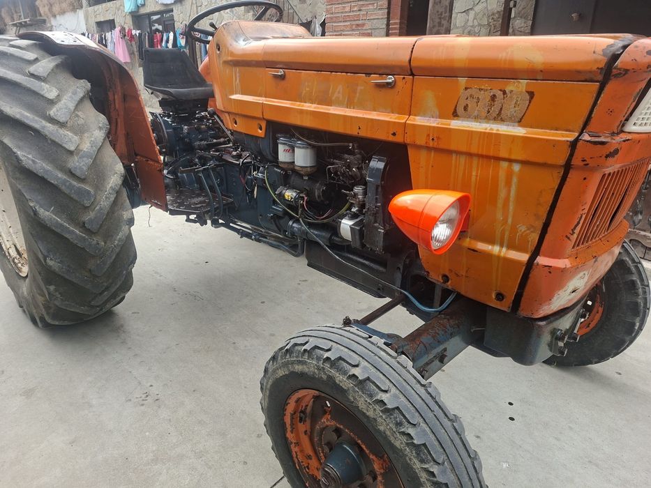 Vând doua tractoare,un fiat de 60 de cai și un leuț de 445