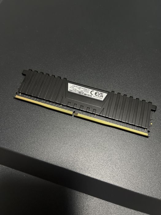 Memorie Corsair Vengeance LPX Black 8GB DDR4 2400MHz CL16