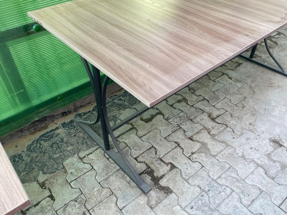 Продам Стол б/у в хорошем состоянии