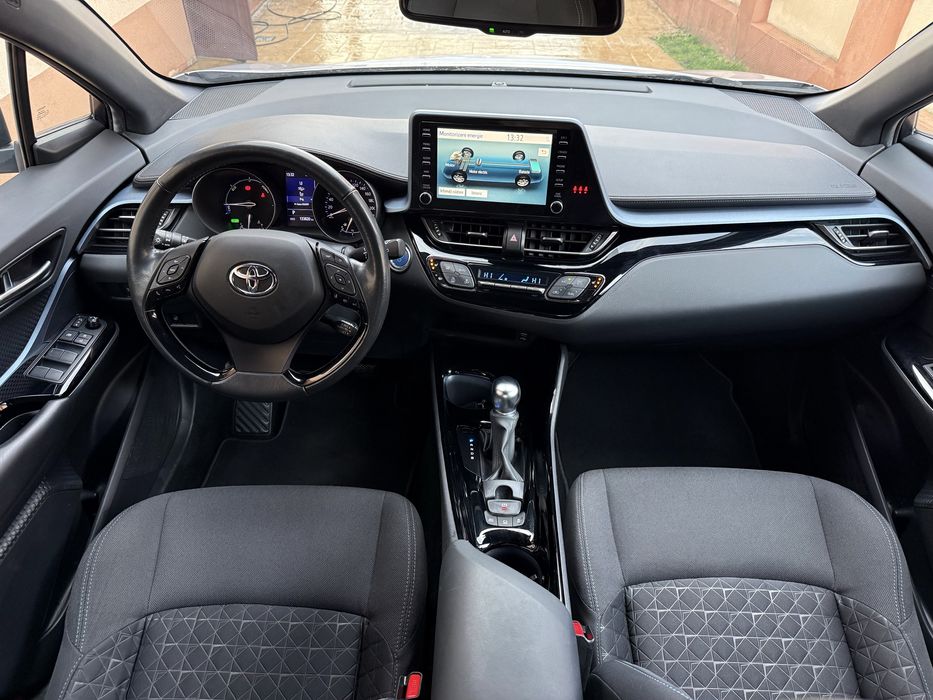 Toyota C-HR HYBRID 1.8 Benzină 122 Cp  By Color 130.000 km