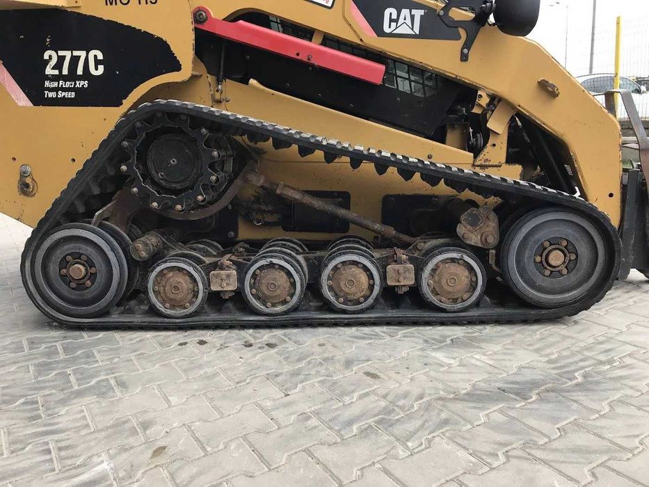 Мини челни товарачи Cat 277C 4200кг.
