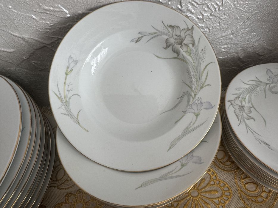 Сервиз   40 предмета  32000 тенге