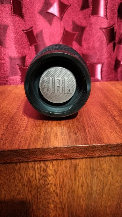 Продам колонку JBL CHARGE 4