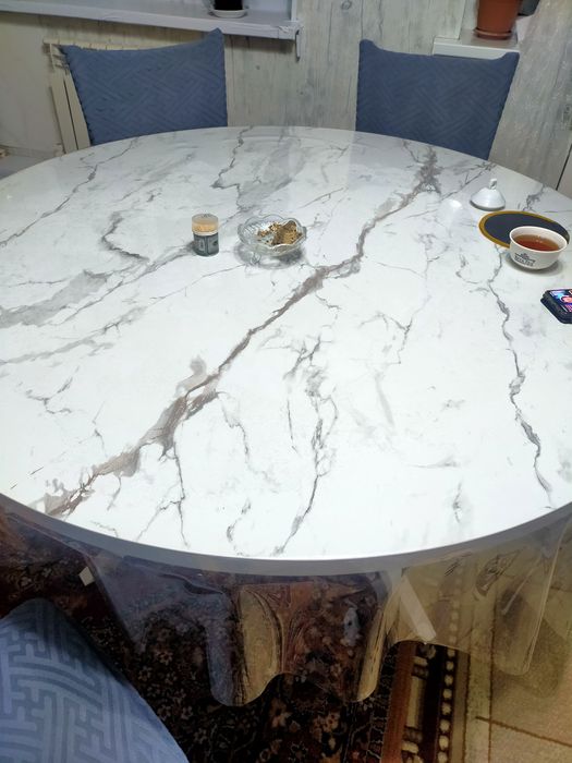 Продам большой круглый стол