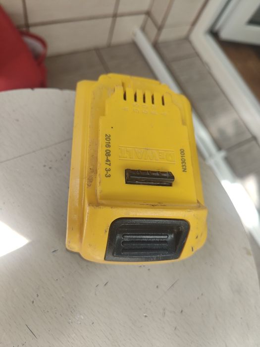 Acumulator DEWALT 18v 5 ah original.