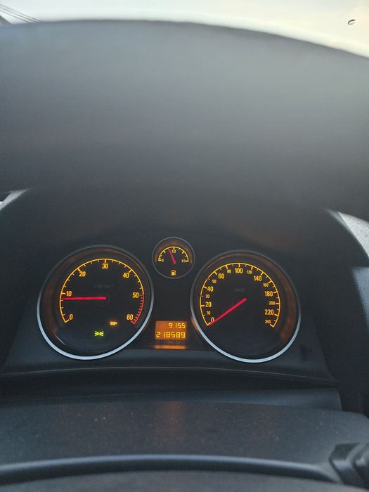 Opel Astra H GTC OPC Line 2