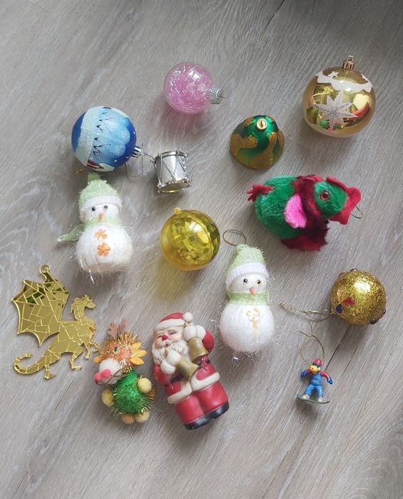 Елочные игрушки пластик