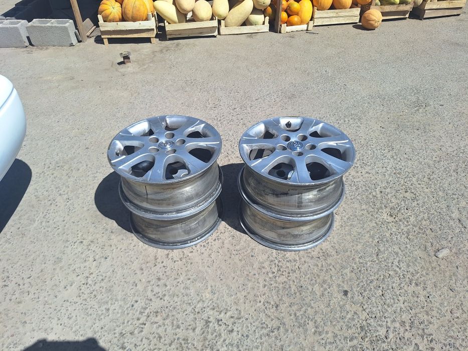 Продам 16 Диск, титанка с шинами