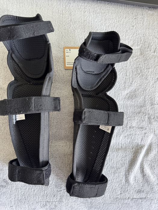 Vand protectii genunchi Dainese
