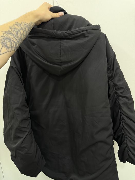 Продам куртку черную